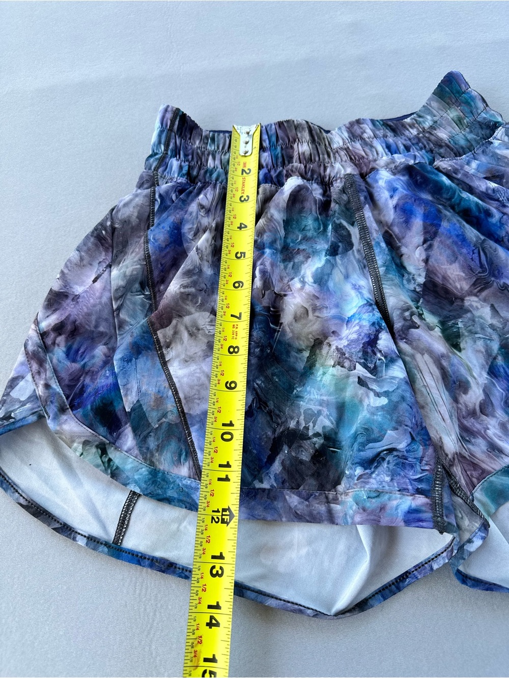 ๐5 for $45๐ Lululemon shorts size 4 - Picture 5 of 9